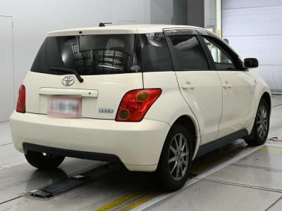 TOYOTA IST