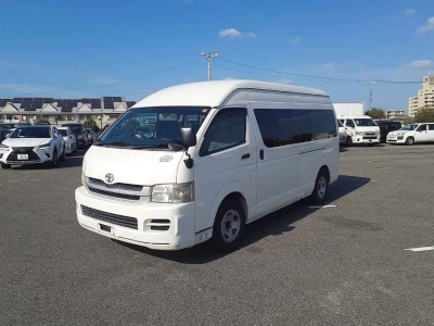 TOYOTA HIACE COMMUTER