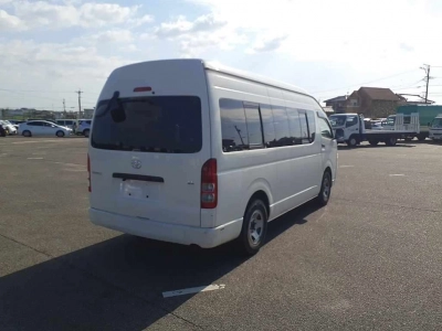 TOYOTA HIACE COMMUTER