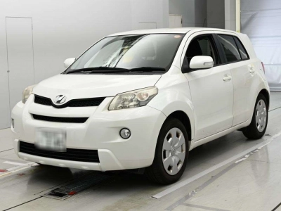 TOYOTA IST