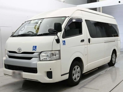TOYOTA HIACE COMMUTER