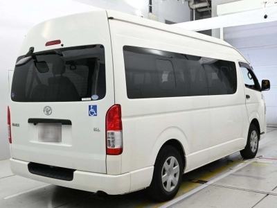 TOYOTA HIACE COMMUTER