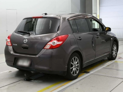 NISSAN TIIDA