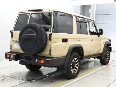 TOYOTA LAND CRUISER 70