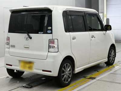 TOYOTA PIXIS SPACE
