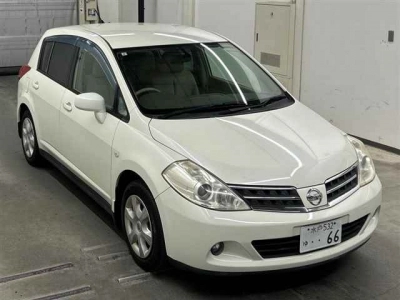 NISSAN TIIDA