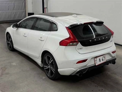 VOLVO V40