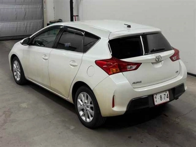 TOYOTA AURIS