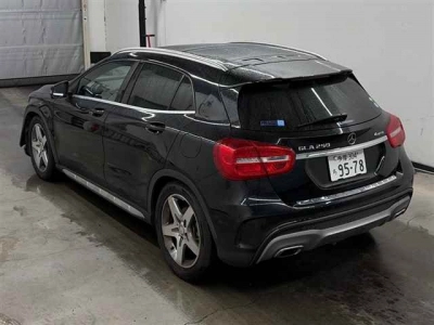 MERCEDES BENZ GLA