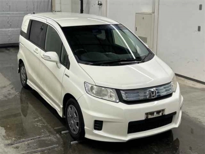 HONDA FREED SPIKE HYBRID