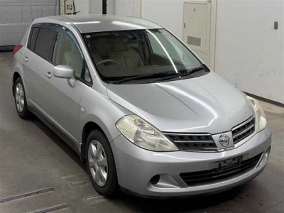 NISSAN TIIDA