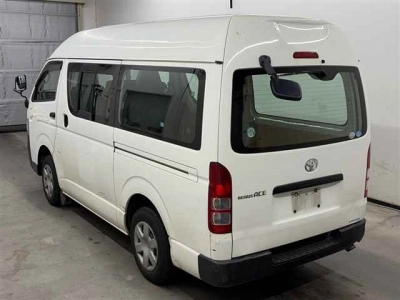 TOYOTA REGIUS VAN
