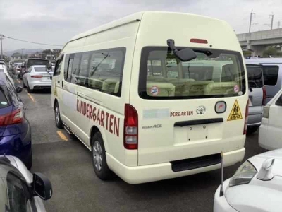 TOYOTA REGIUS VAN