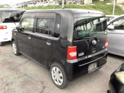 TOYOTA PIXIS SPACE
