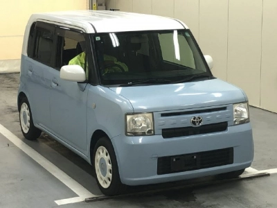 TOYOTA PIXIS SPACE
