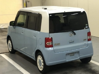 TOYOTA PIXIS SPACE