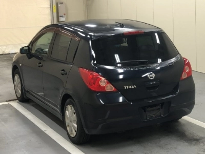 NISSAN TIIDA