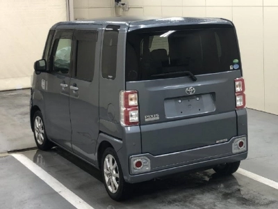 TOYOTA PIXIS MEGA