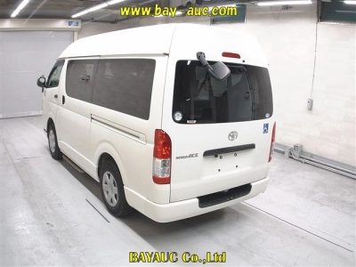 TOYOTA REGIUS VAN