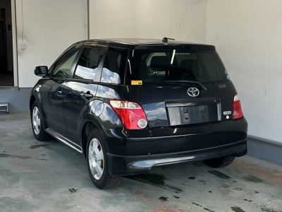 TOYOTA IST