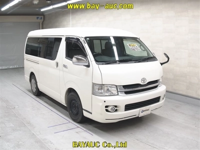 TOYOTA HIACE VAN