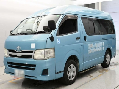 TOYOTA REGIUS VAN