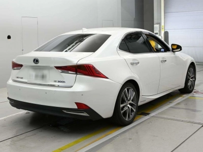 LEXUS IS