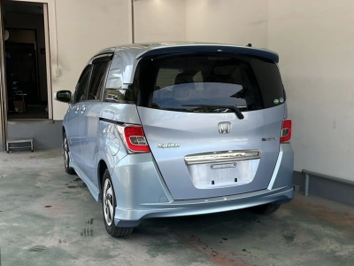 HONDA FREED SPIKE HYBRID