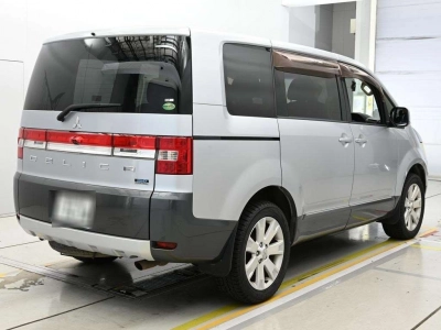 MITSUBISHI DELICA D:5