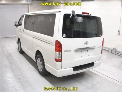 TOYOTA HIACE VAN