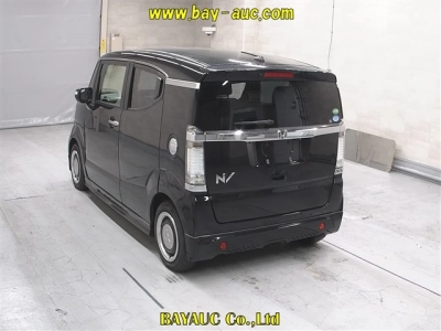 HONDA N-BOX SLASH