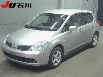 NISSAN TIIDA