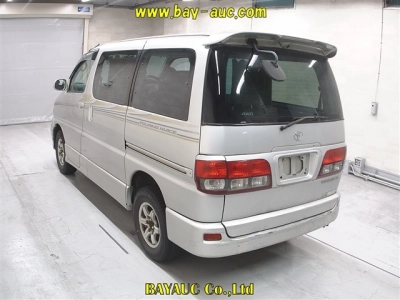 TOYOTA TOURING HIACE