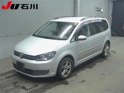 VOLKSWAGEN GOLF TOURAN