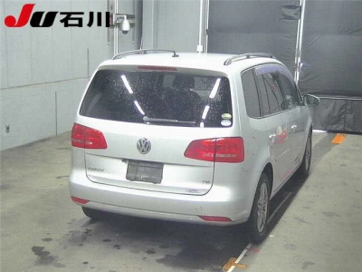 VOLKSWAGEN GOLF TOURAN