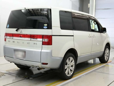 MITSUBISHI DELICA D:5