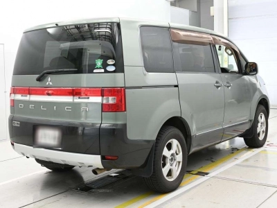 MITSUBISHI DELICA D:5