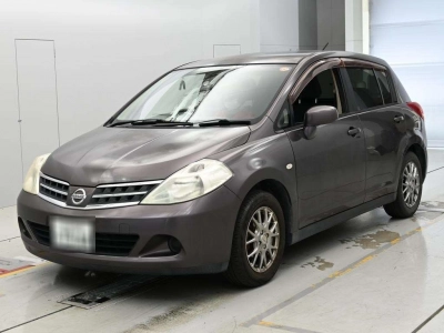 NISSAN TIIDA
