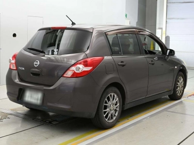 NISSAN TIIDA