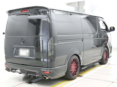 TOYOTA HIACE VAN