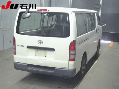 TOYOTA REGIUS VAN