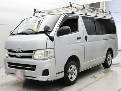 TOYOTA REGIUS VAN