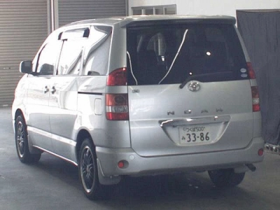 TOYOTA NOAH