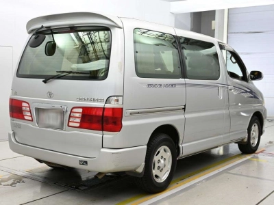 TOYOTA GRAND HIACE