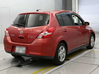 NISSAN TIIDA