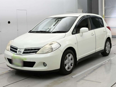 NISSAN TIIDA