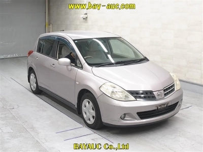 NISSAN TIIDA