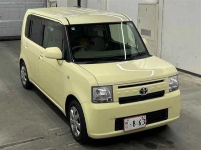 TOYOTA PIXIS SPACE