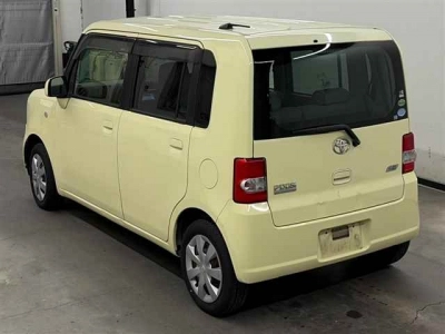 TOYOTA PIXIS SPACE