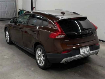 VOLVO V40
